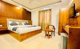 Hotel The Glory Near Delhi International Airport